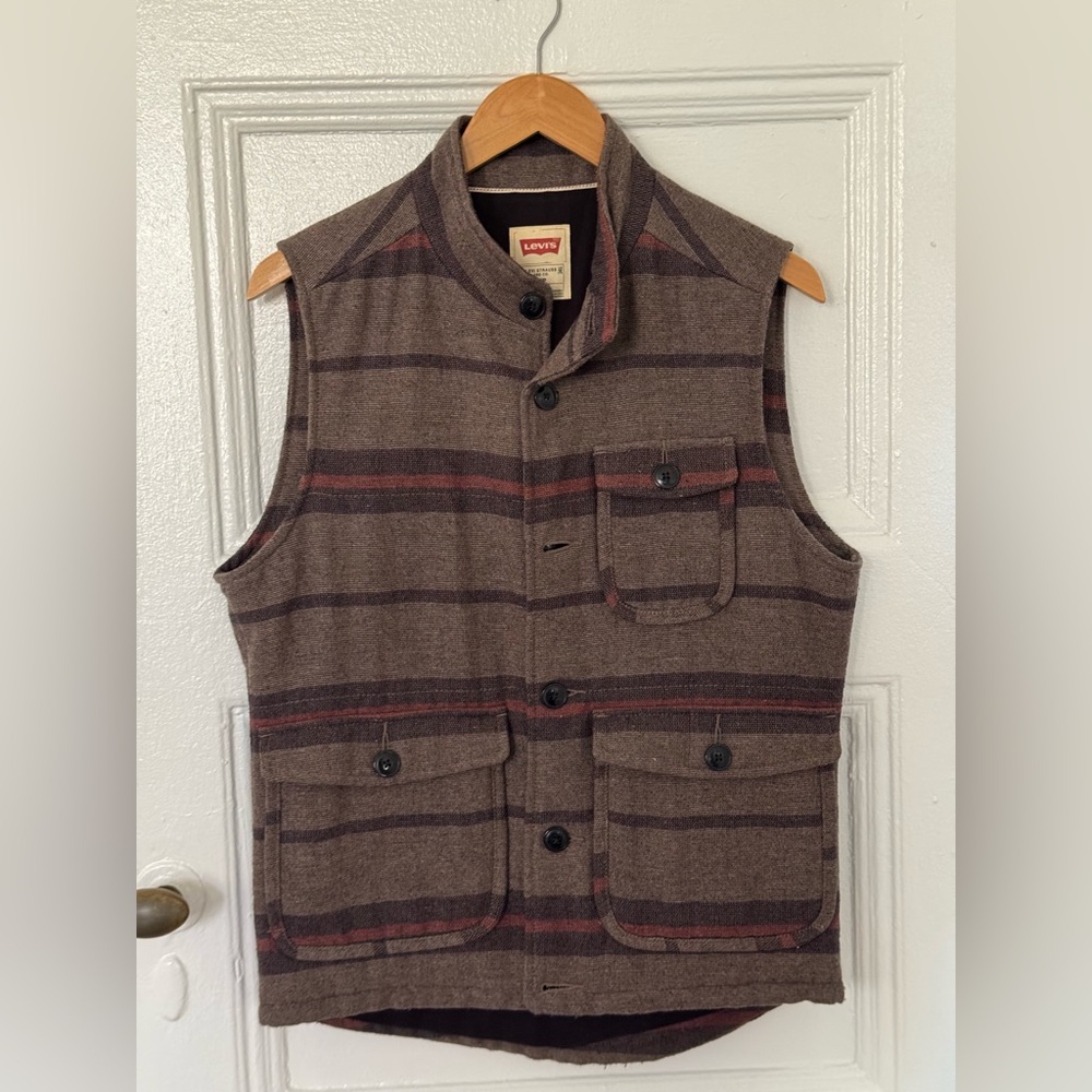 Levi's Men's Classic Blanket Lining Vest in Brown, small